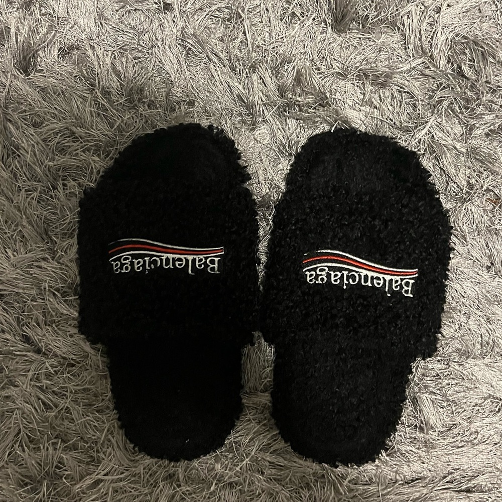 balenciaga furry slides
